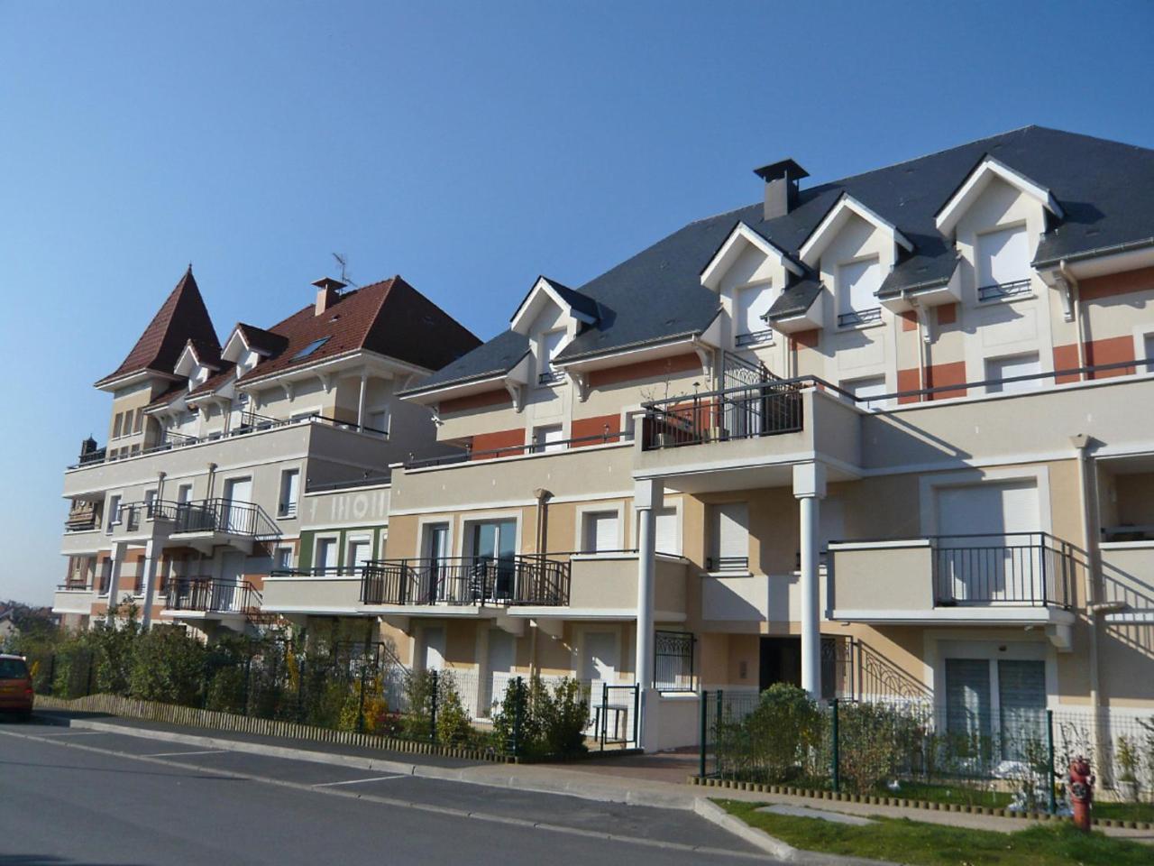 Apartment Les Marines 1 Et 2-7 By Interhome Cabourg Bagian luar foto